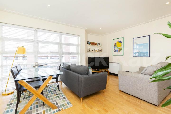 2 bed 2 bath in the heart of Highbury with concierge and rooftop gardens  Drayton Park, Highbury